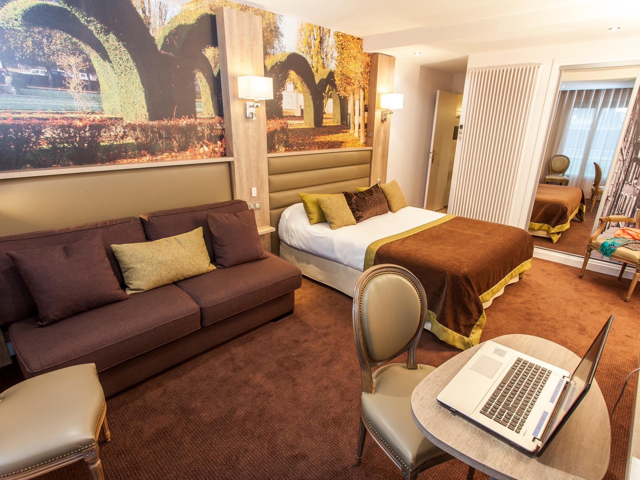Logis - Le Christina Hotel Bourges Eksteriør billede