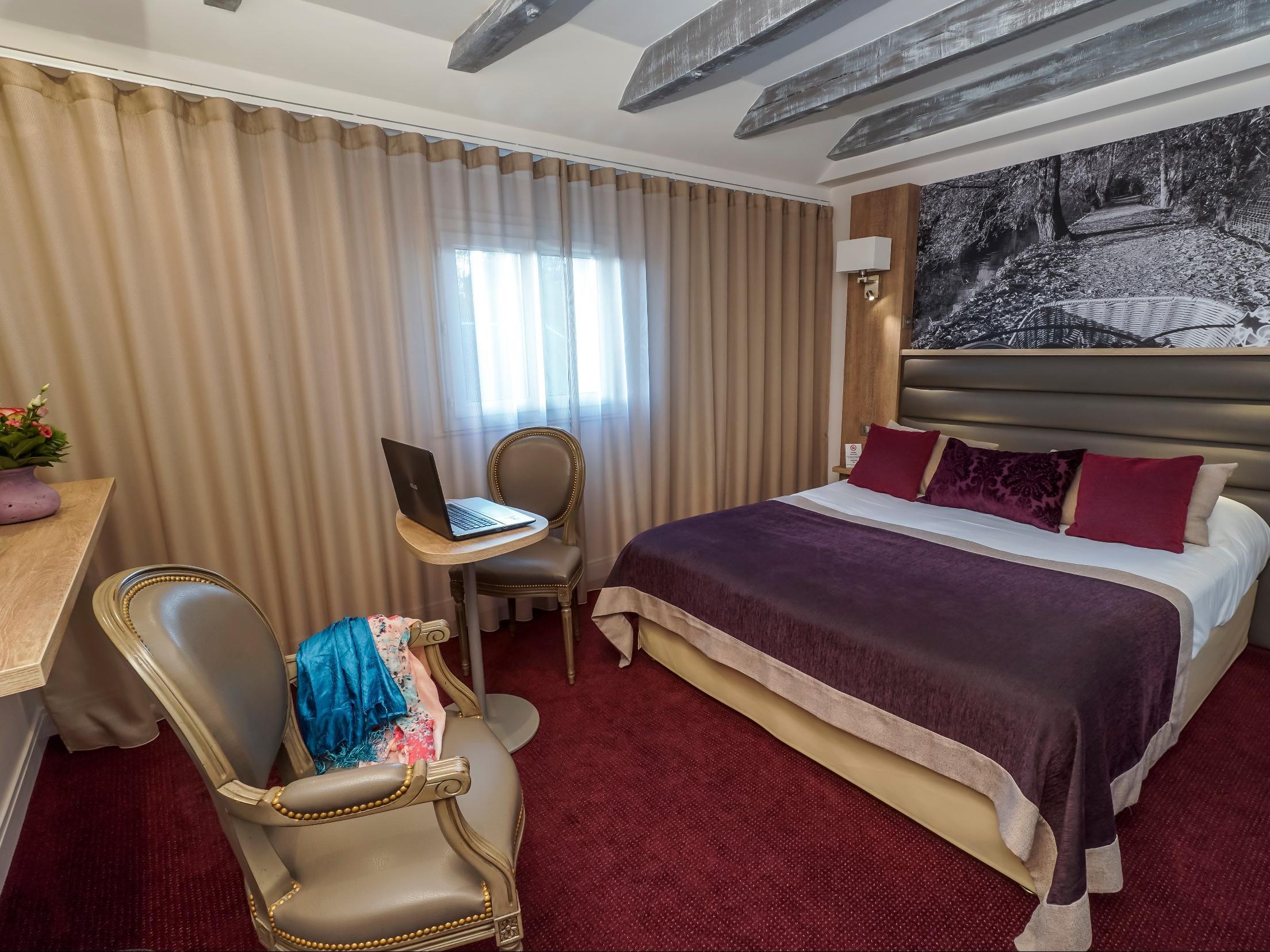 Logis - Le Christina Hotel Bourges Eksteriør billede