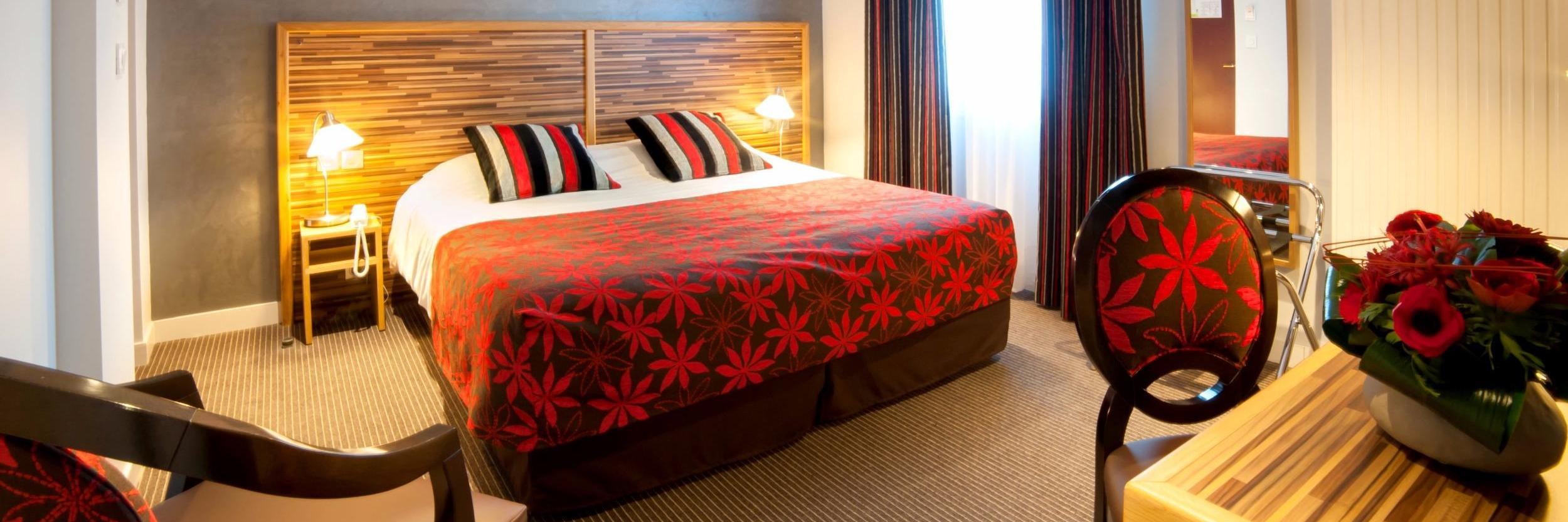 Logis - Le Christina Hotel Bourges Eksteriør billede