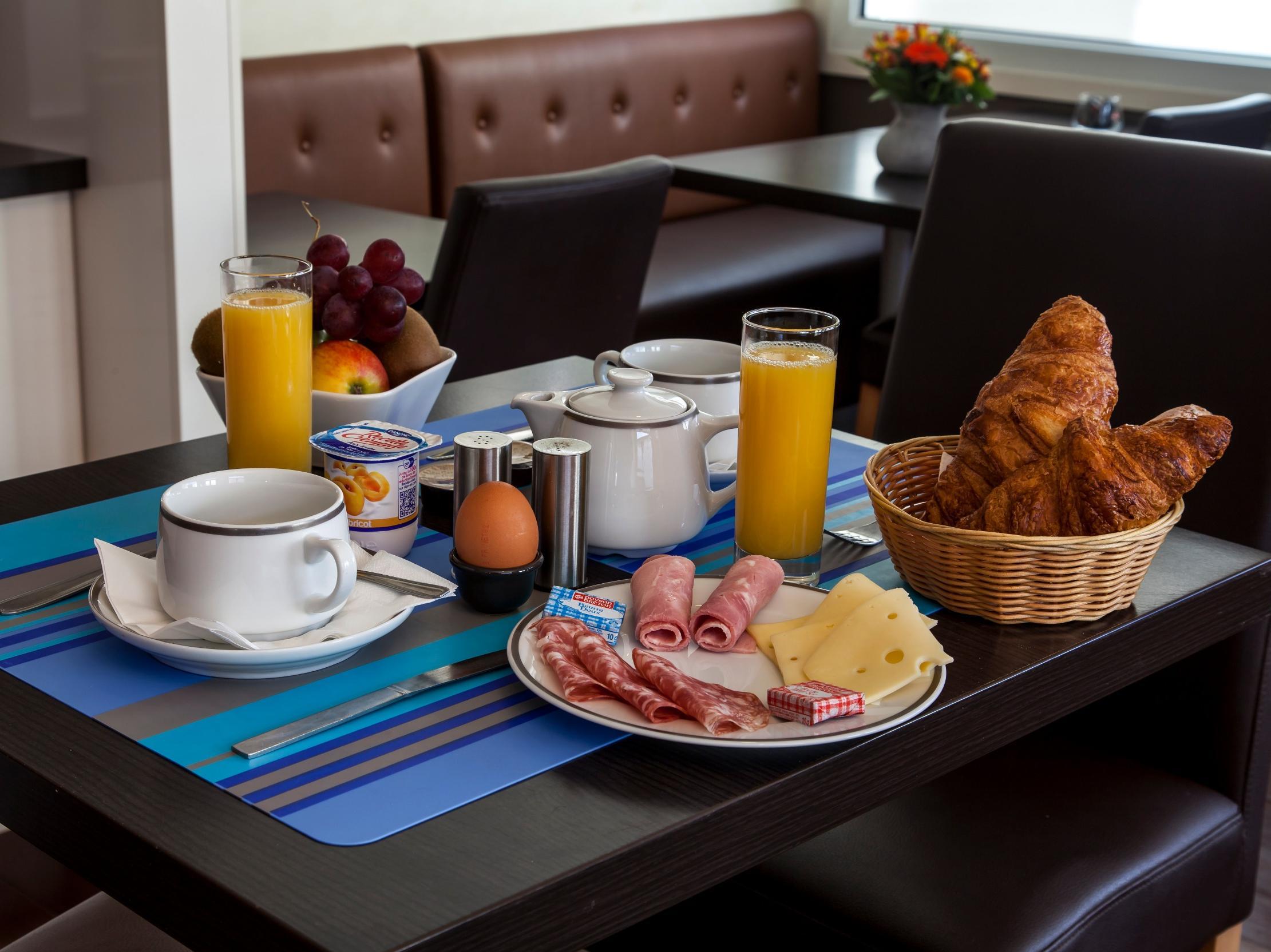 Logis - Le Christina Hotel Bourges Eksteriør billede