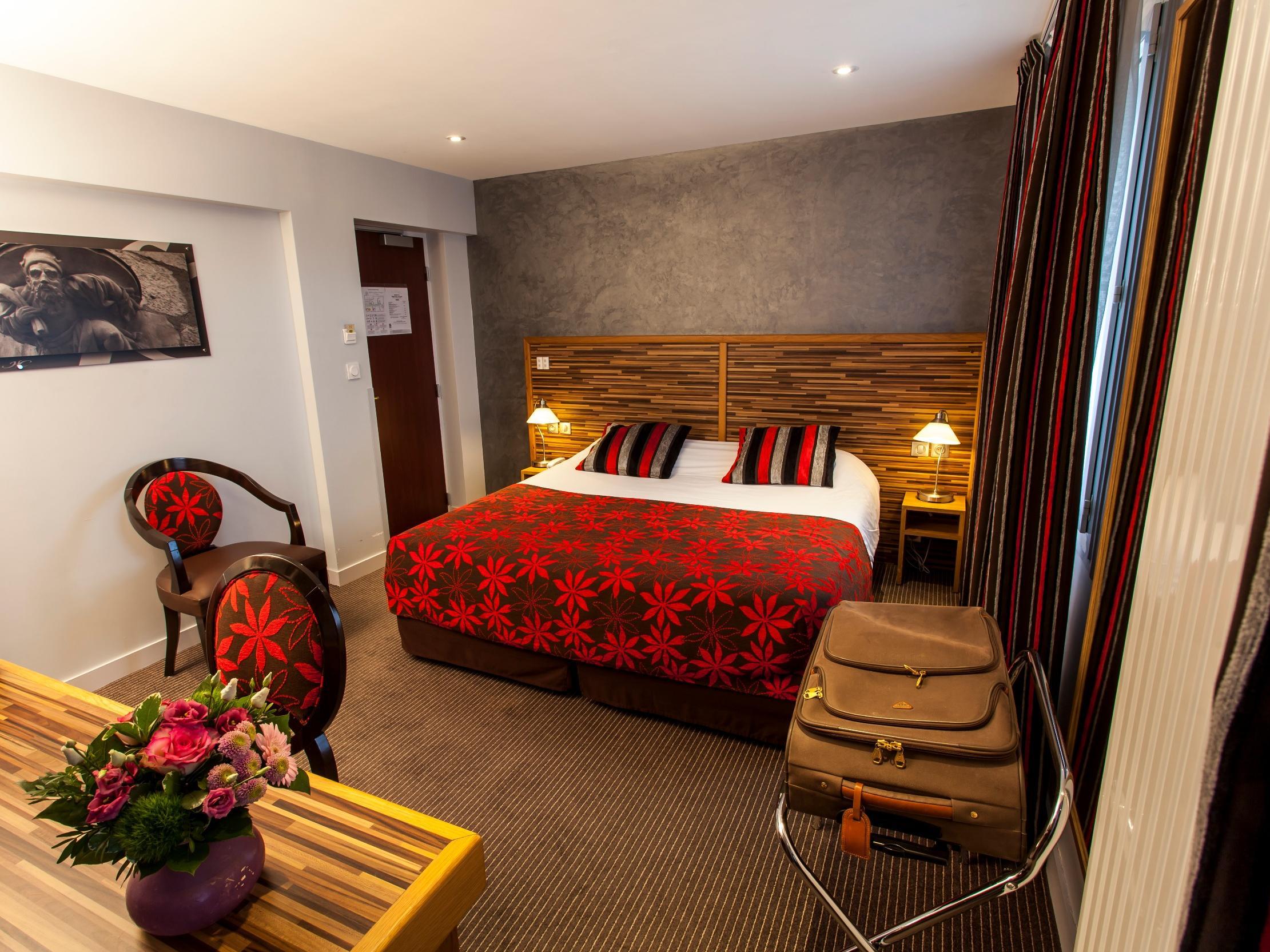 Logis - Le Christina Hotel Bourges Eksteriør billede