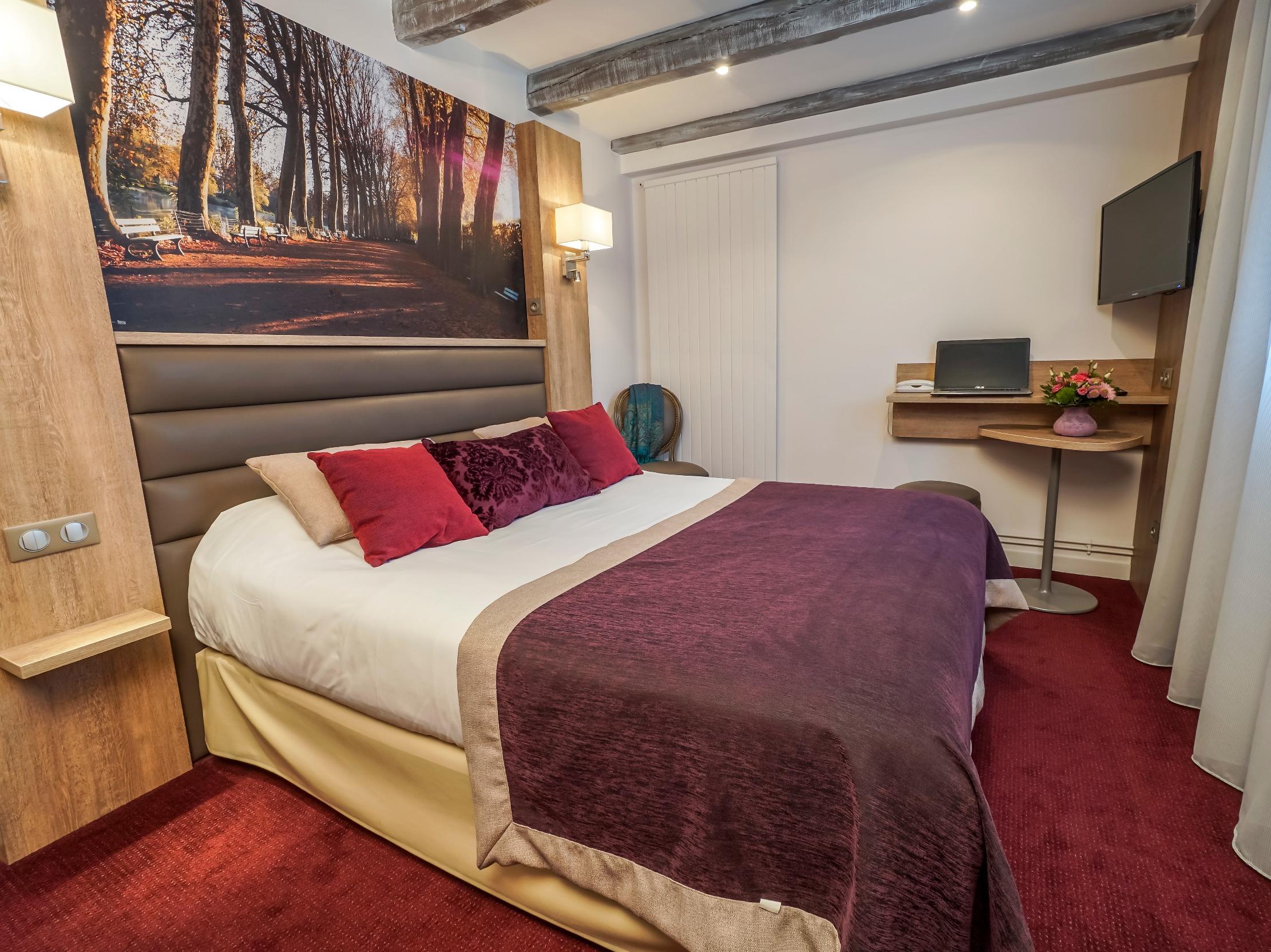 Logis - Le Christina Hotel Bourges Eksteriør billede