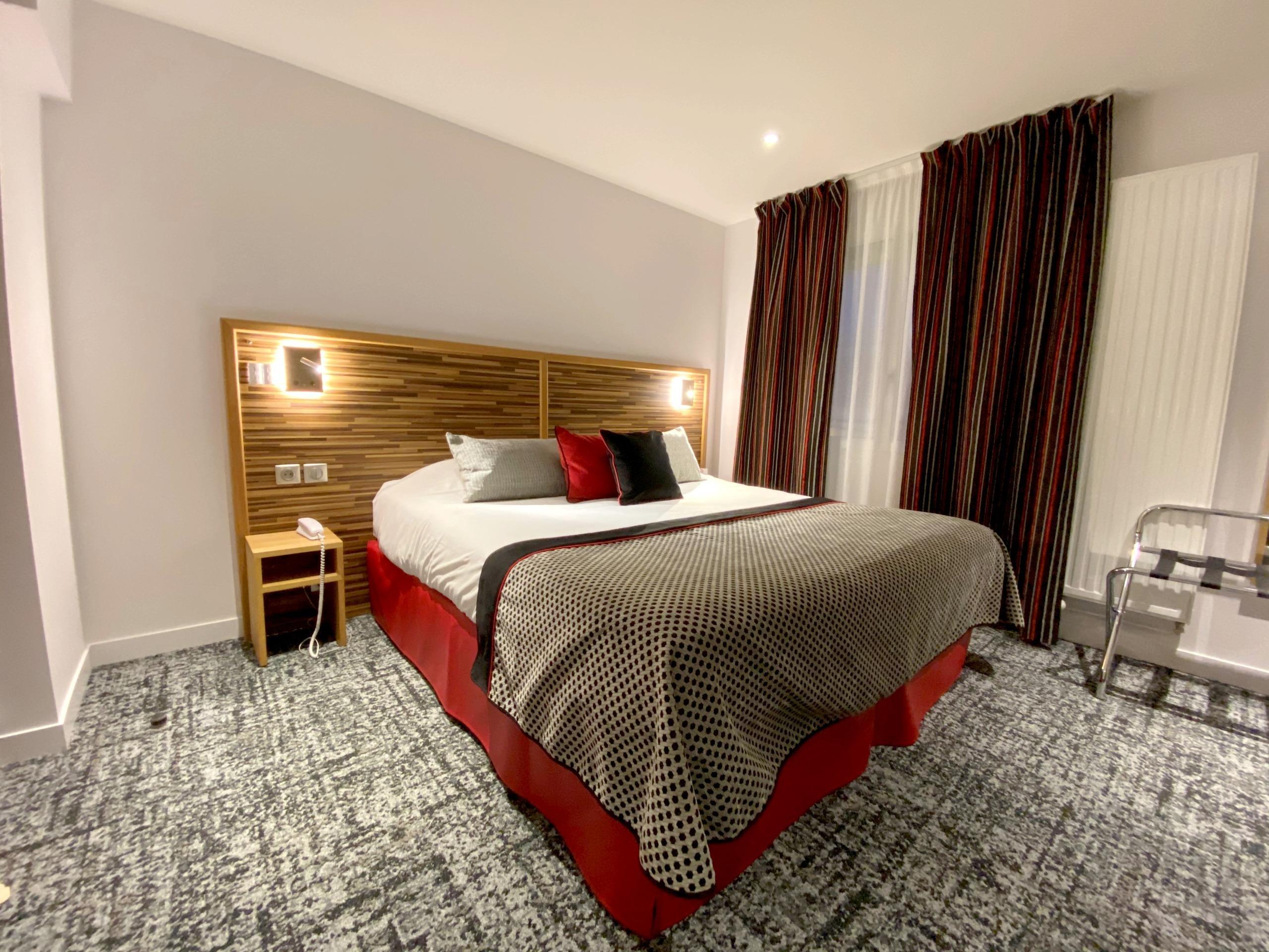 Logis - Le Christina Hotel Bourges Eksteriør billede