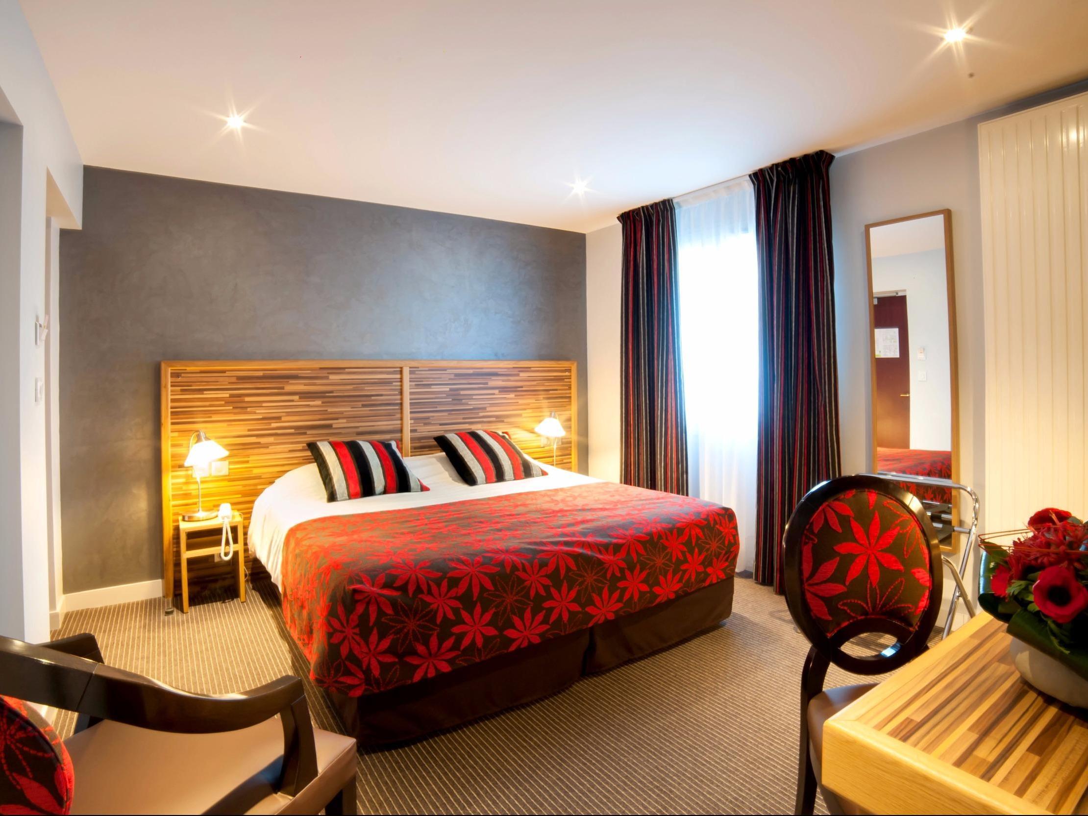 Logis - Le Christina Hotel Bourges Eksteriør billede