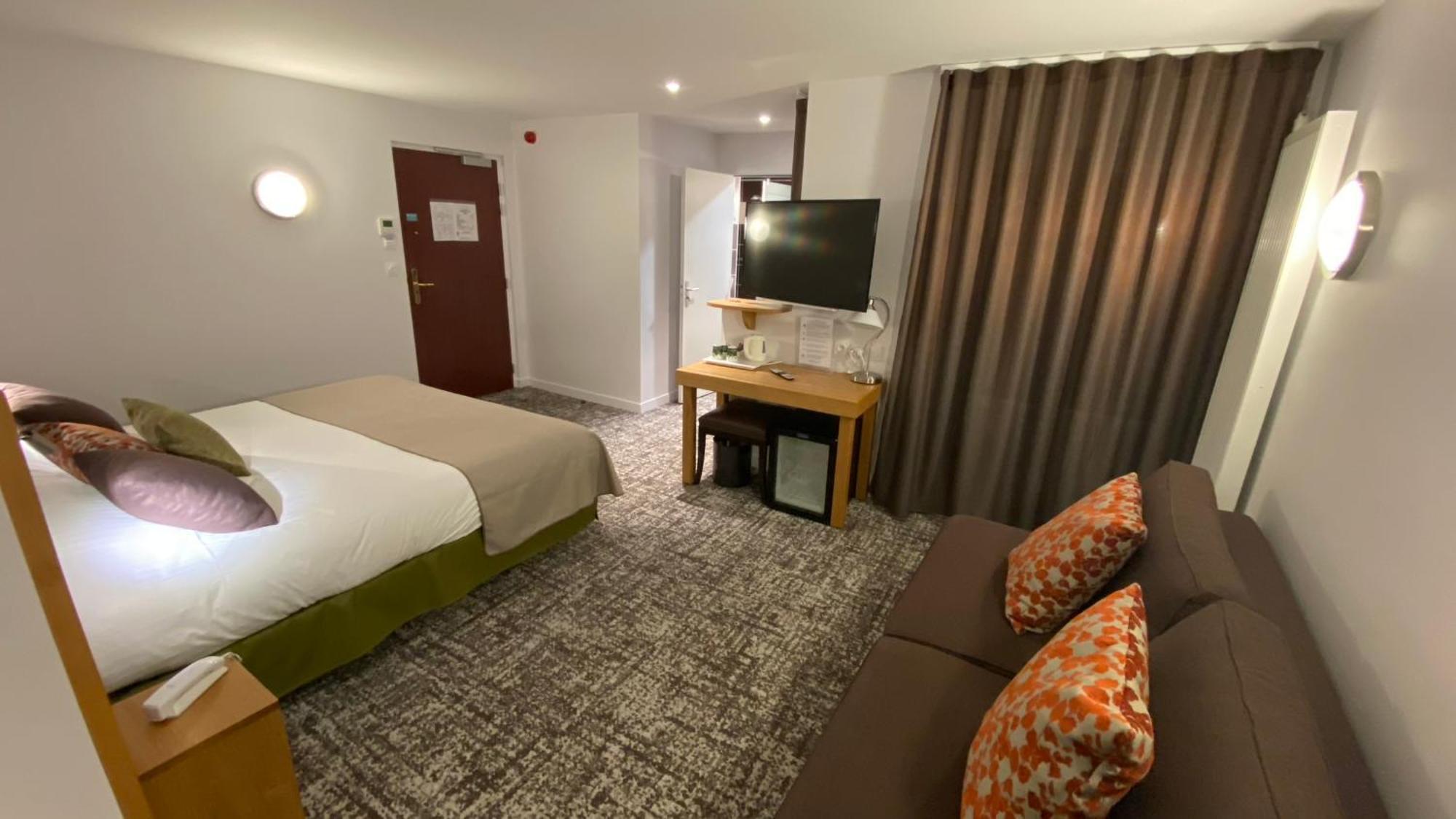 Logis - Le Christina Hotel Bourges Eksteriør billede