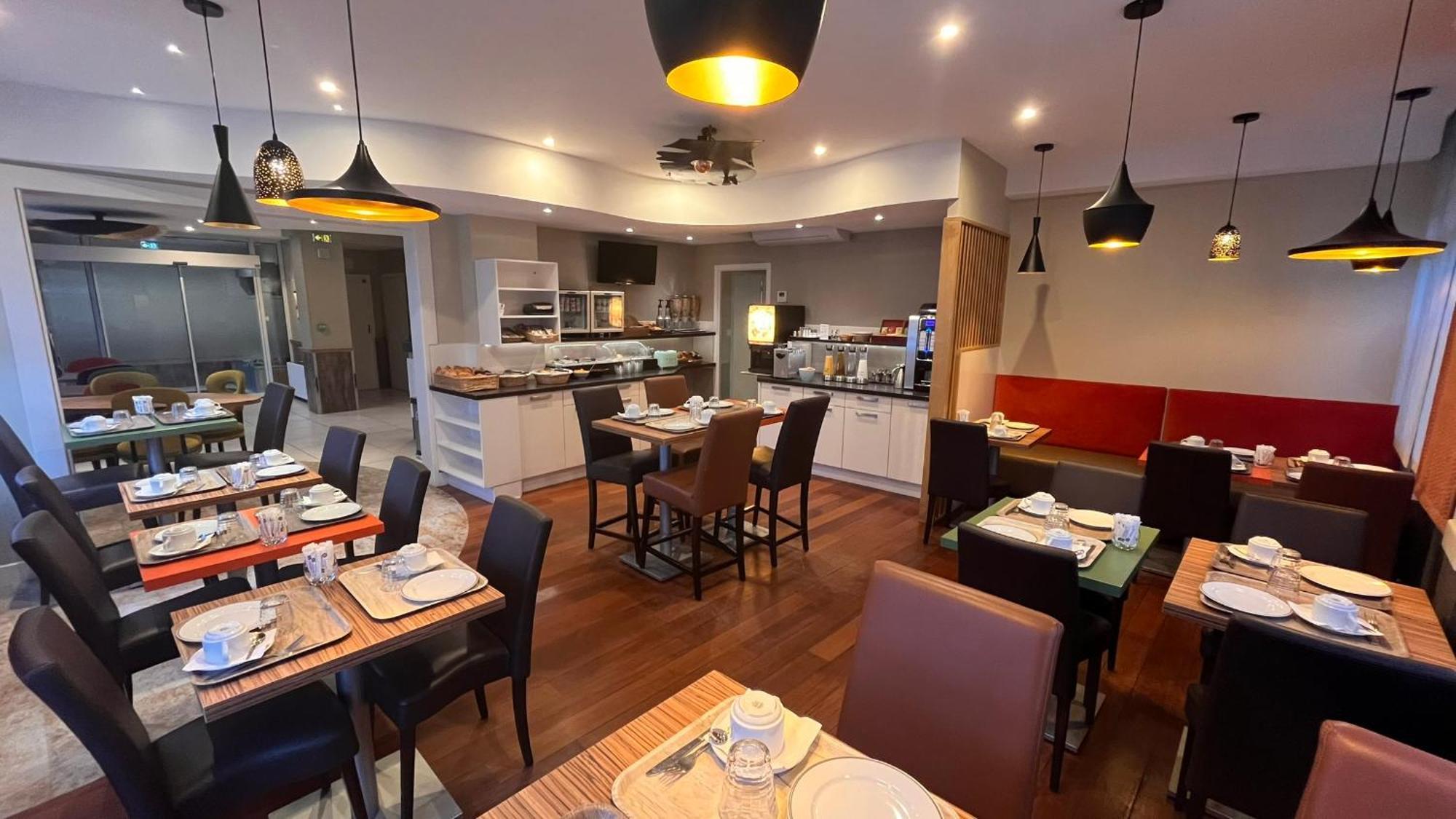 Logis - Le Christina Hotel Bourges Eksteriør billede